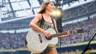 Image for Taylor Swift Dedicates Live Debut of &#8216;Clara Bow&#8217; to Stevie Nicks