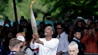 Image for Snoop Dogg Serves as Torch Bearer Ahead of Paris Olympics: Watch