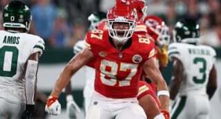 The Kansas City Chiefs played against the New York Jets at MetLife Stadium on Sunday. Taylor Swift was there to cheer them on. PHOTO- ELSA:GETTY IMAGES