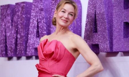 Renee Zellweger walks the purple carpet for the Bridget Jones premiere in Sydney.