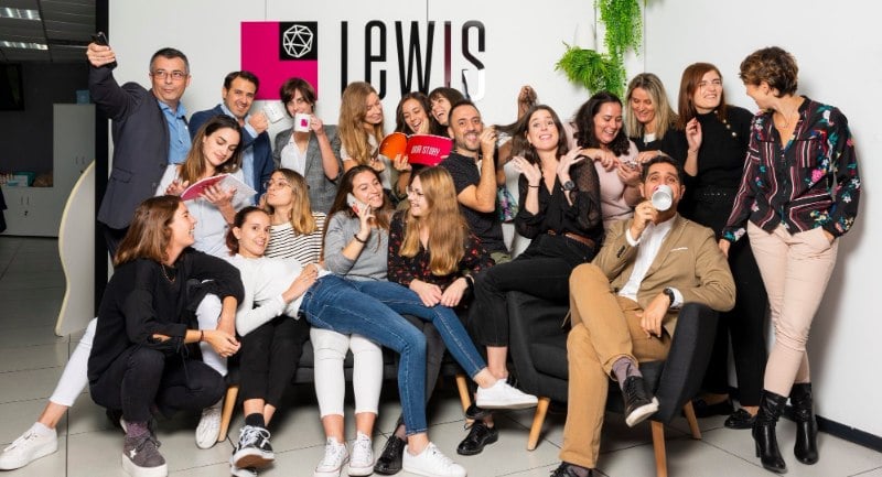 TEAM LEWIS