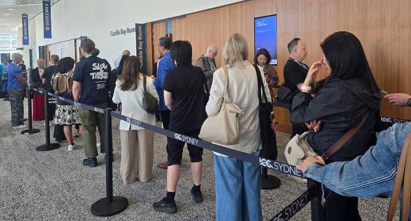 The queue to get into Mo Gawdat's keynote.