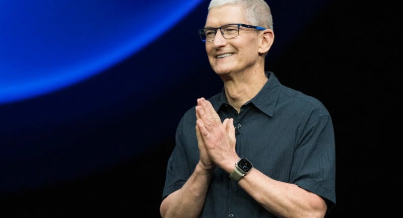Outgoing Apple CEO Tim Cook