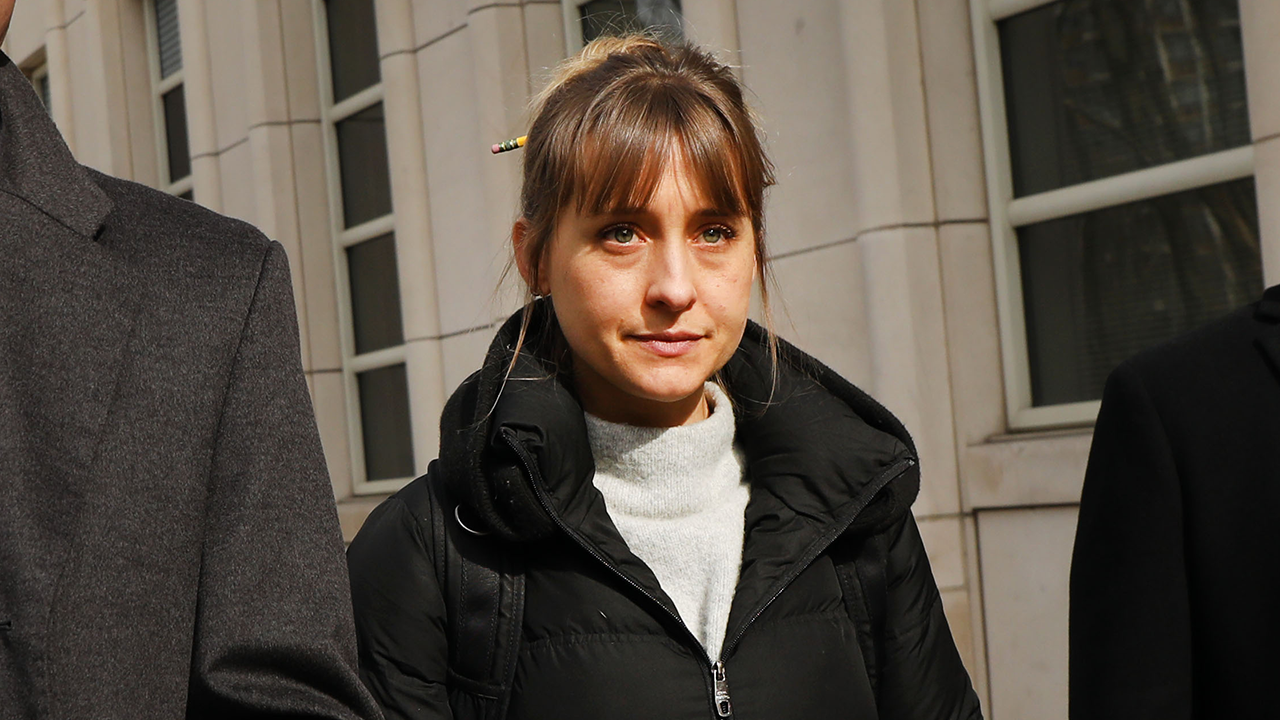 Letter R In Code Allison Mack Apologises To NXIVM Sex Cult Victims In Open Letter ...