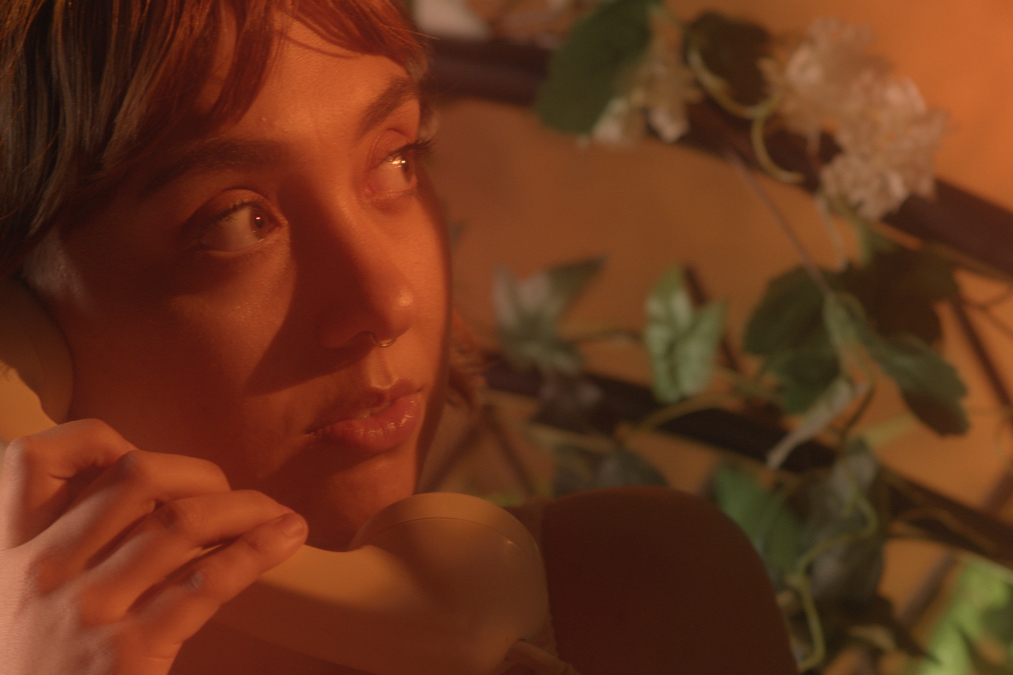 Image of Alice Skye in the video for "Grand Ideas"