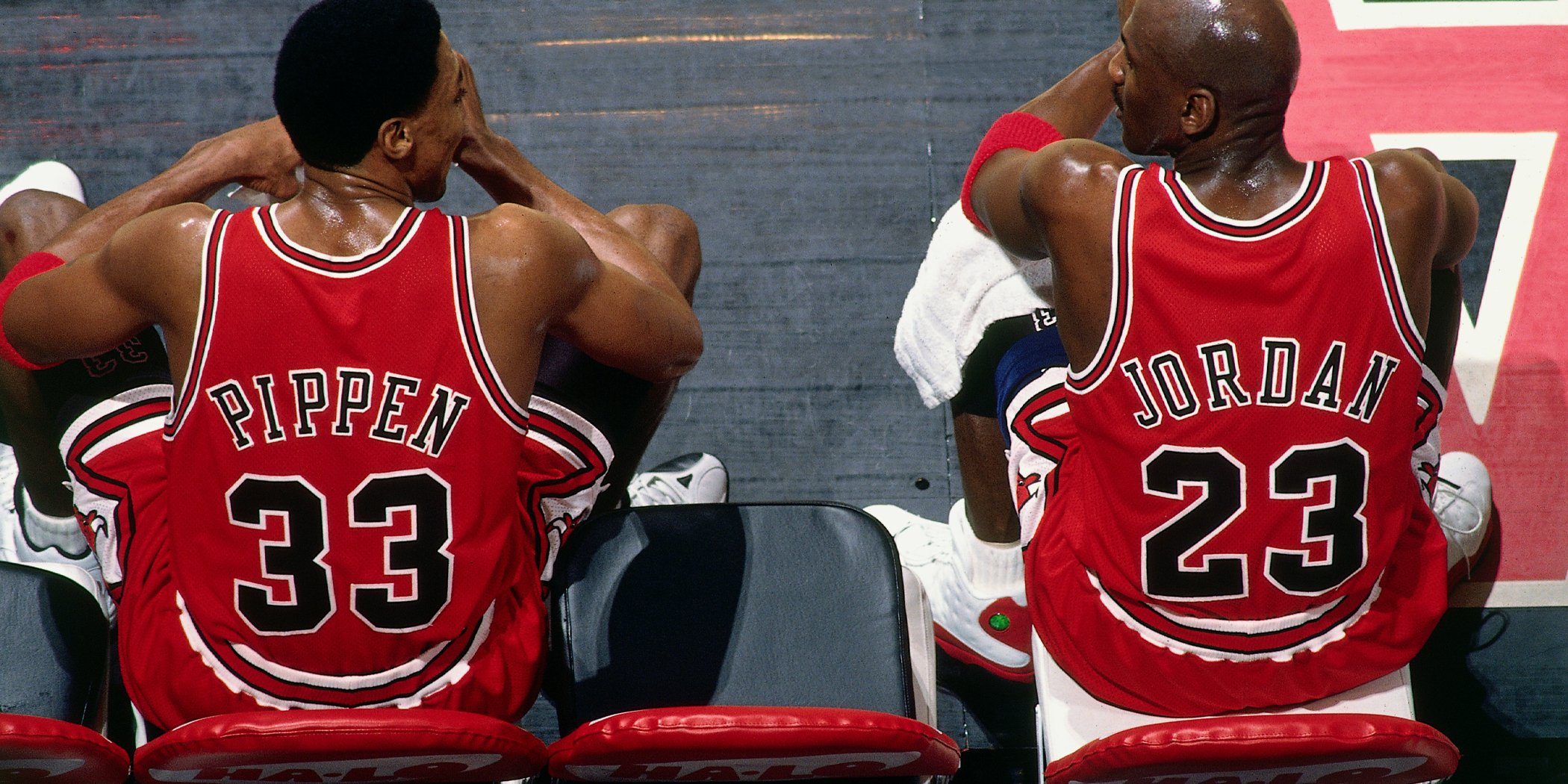 Image of Scottie Pippen and Michael Jordan, two stars of Netflix's 'The Last Dance'