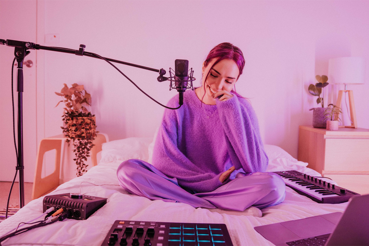 Image of Hartley performing for Rolling Stone's 'In My Room' series