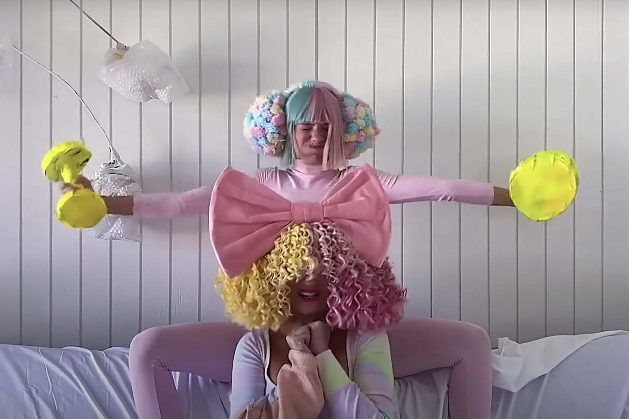 Sia, Maddie Ziegler Throw Pancakes for ‘Together’ on ‘Fallon’