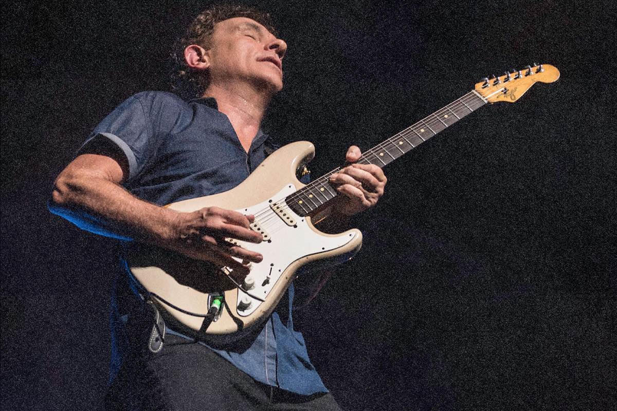 Image of Ian Moss performing live
