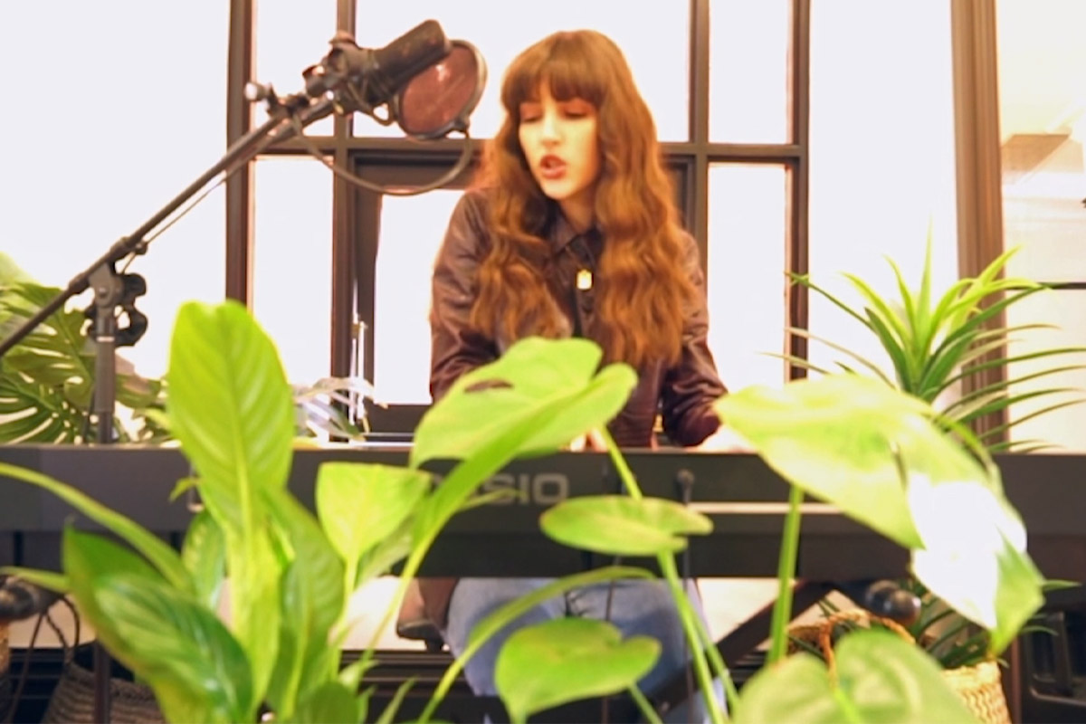 Image of Stellie performing for Rolling Stone's 'In My Room' series