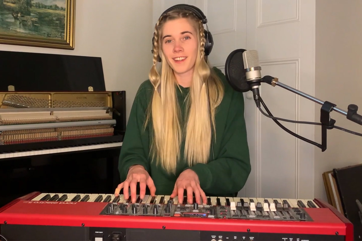 Image of Woodes performing for Rolling Stone's 'In My Room'