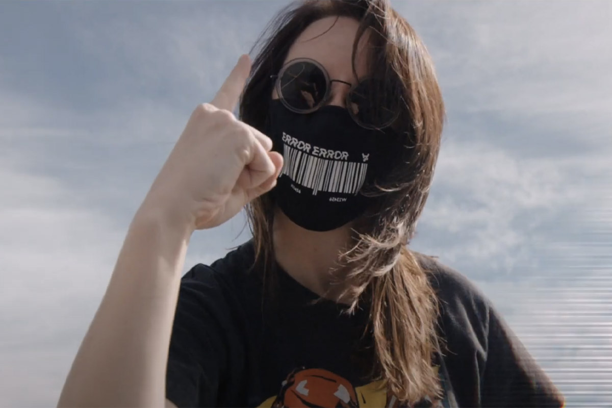 Image of Gordi from the 'Extraordinary Life' remix video