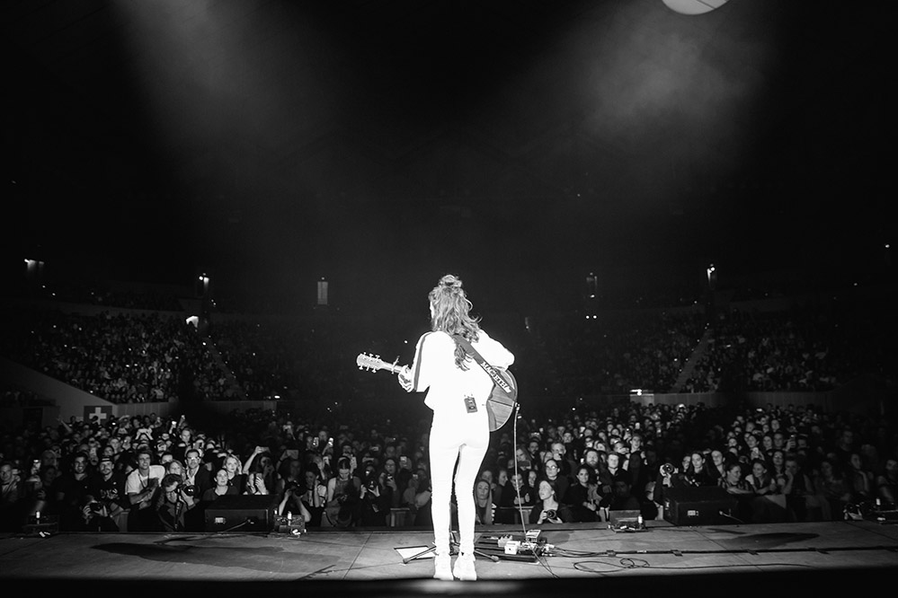 Image of Amy Shark performing live
