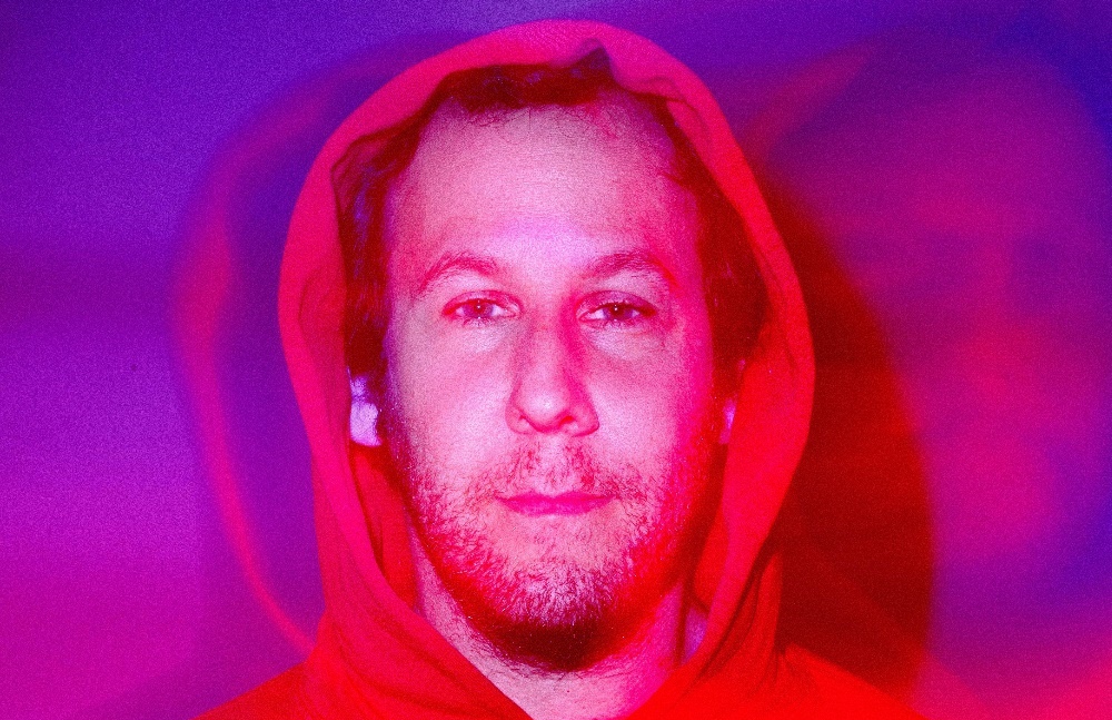 Ben Lee Unveils Thoughtful New Single, 'Like This Or Like That'