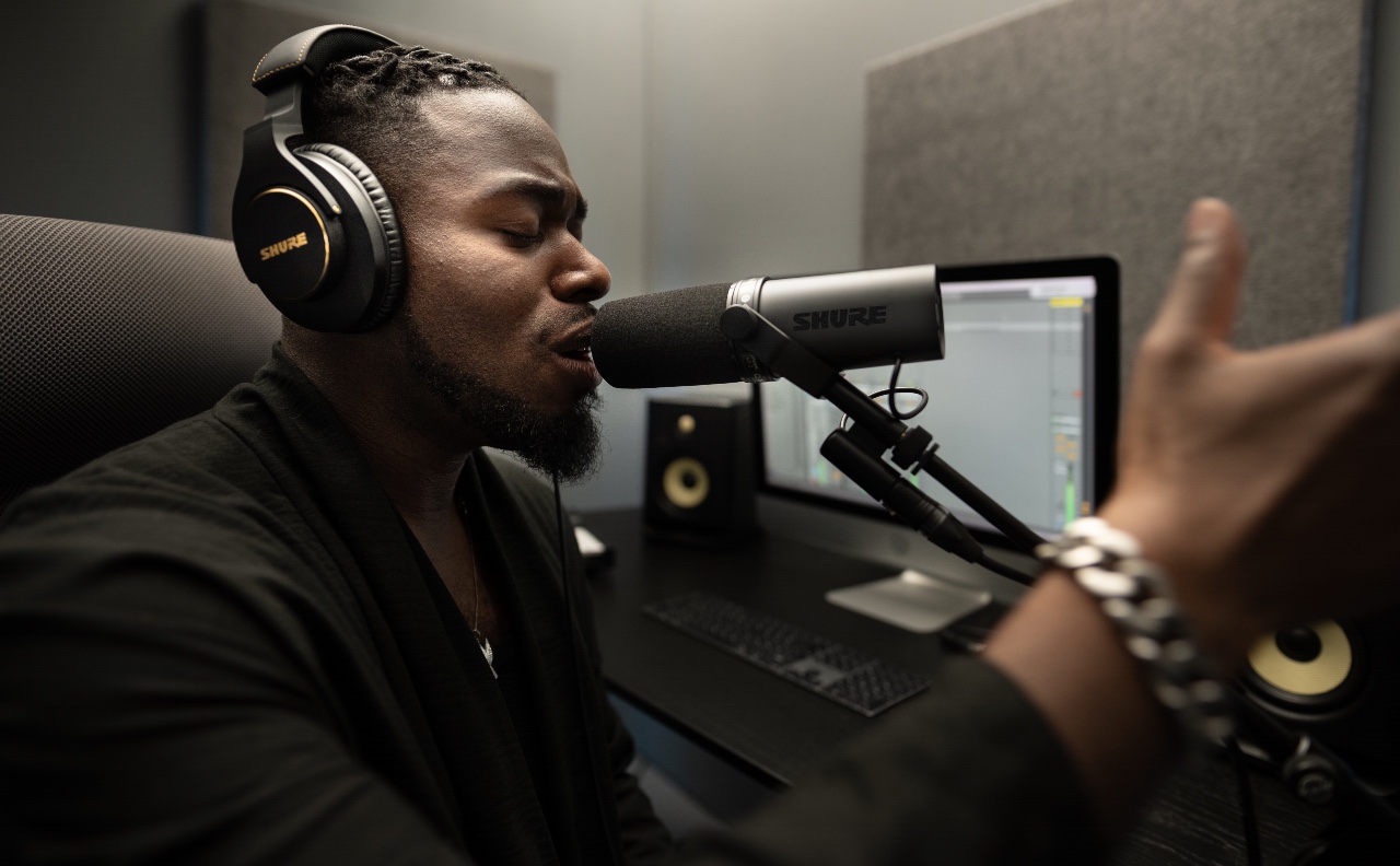 Shure SM7dB microphone