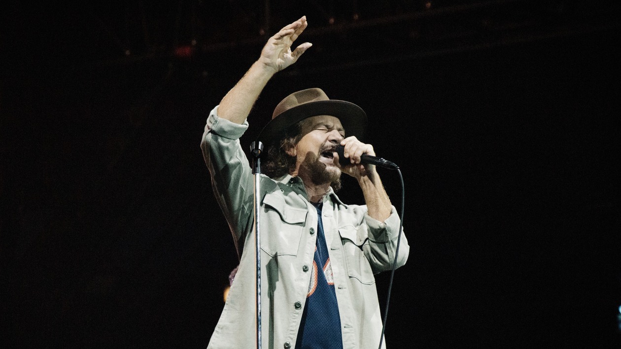 Pearl Jam vocalist Eddie Vedder performs in Auckland