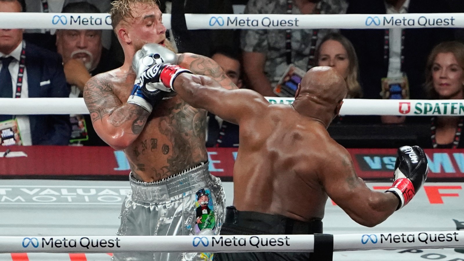 Jake Paul and Mike Tyson boxing fight