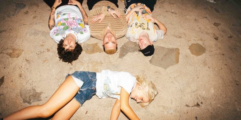 Amyl and the Sniffers