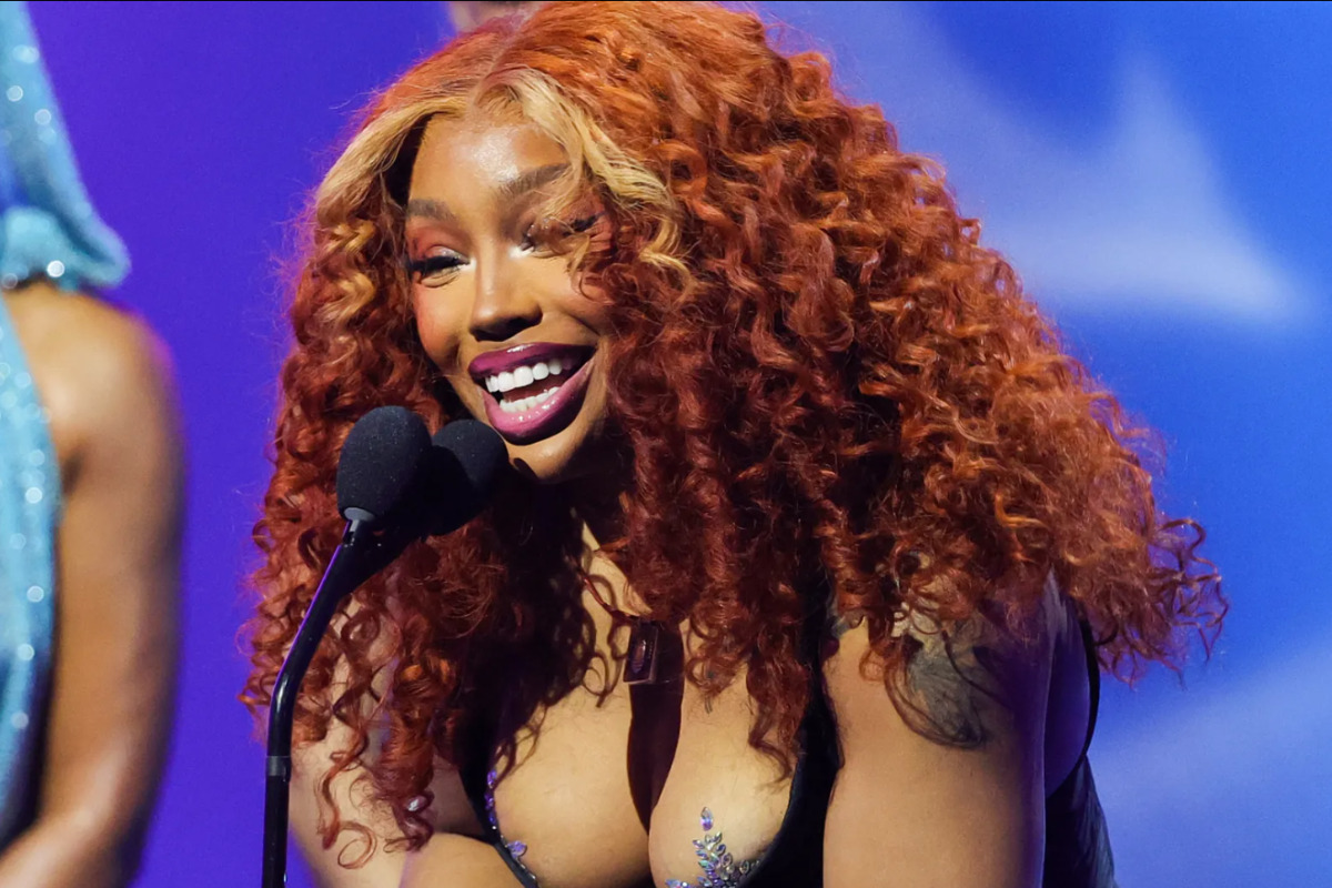 SZA accepts the Favorite R&B Song award onstage during the 2025 American Music Awards
