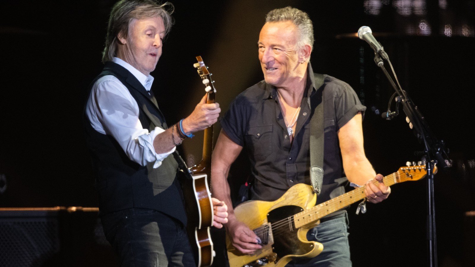 Paul McCartney and Bruce Springsteen perform together