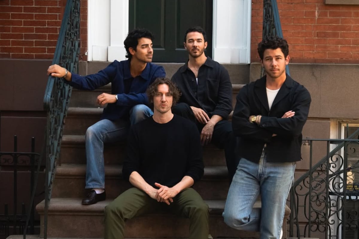 Dean lewis jonas brothers