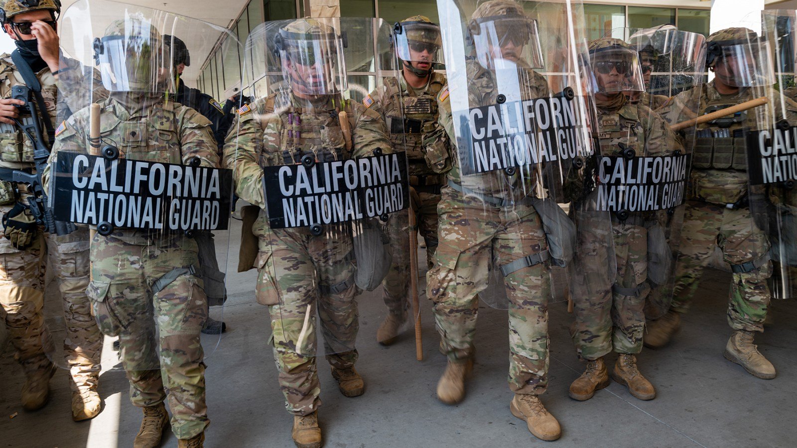 National Guard soldiers outside of a federal building in Los Angeles