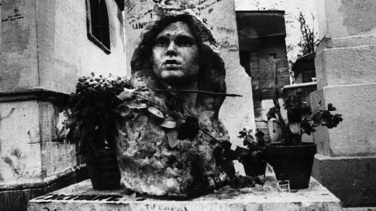 Jim Morrison's gravesite bust