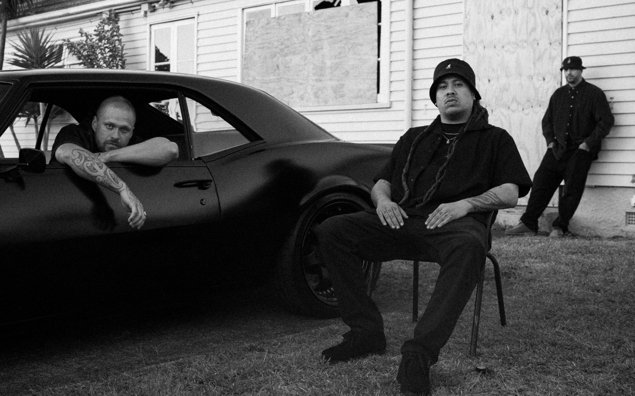 MOKOMOKAI press shot