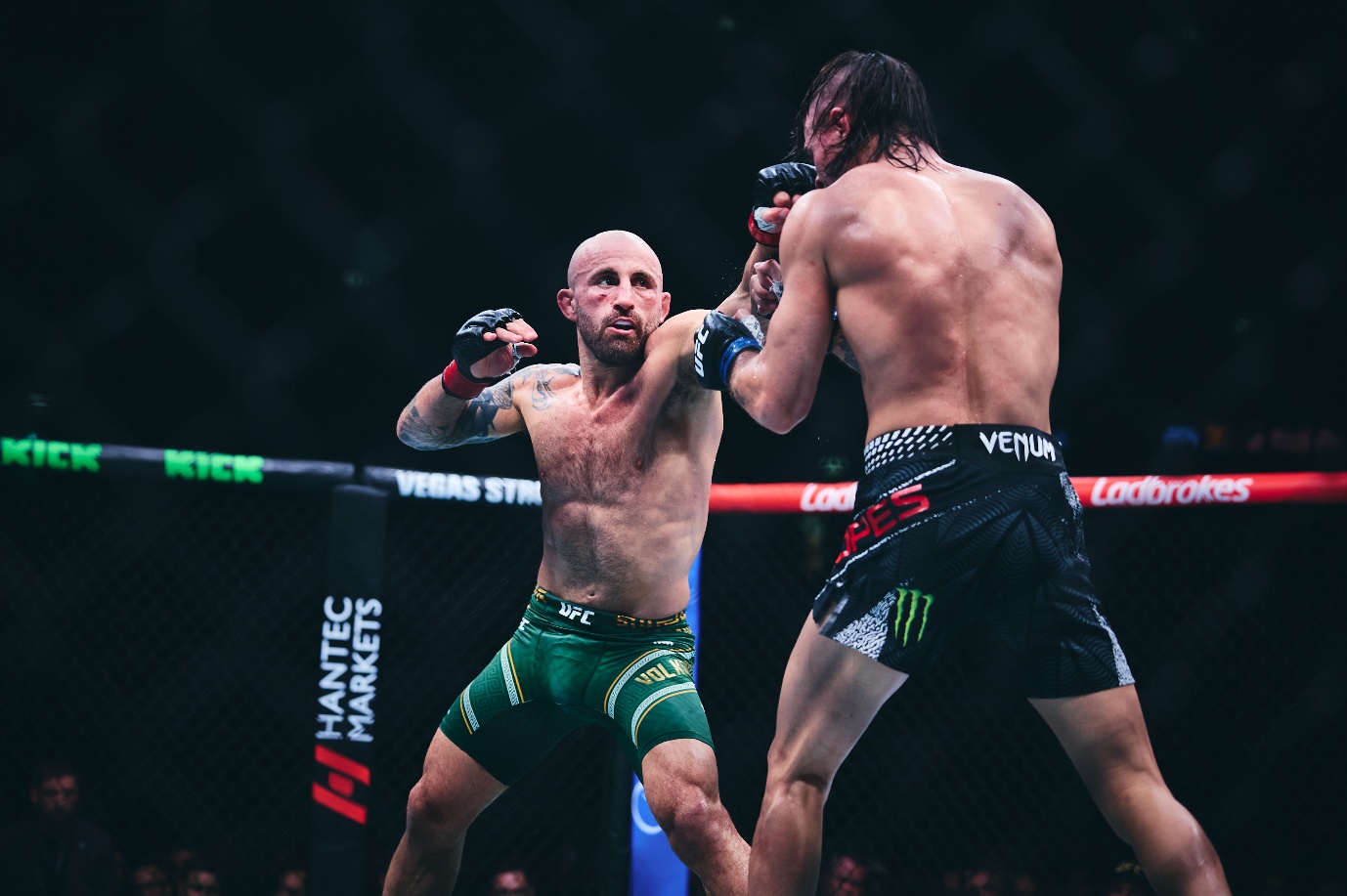 UFC 325: VOLKANOVSKI vs. LOPES 2