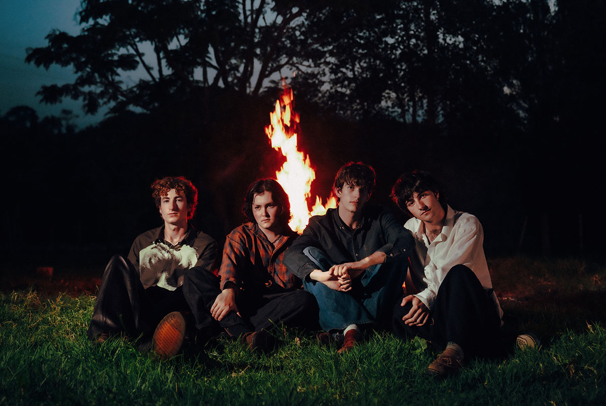 Borderline single Watching It Burn