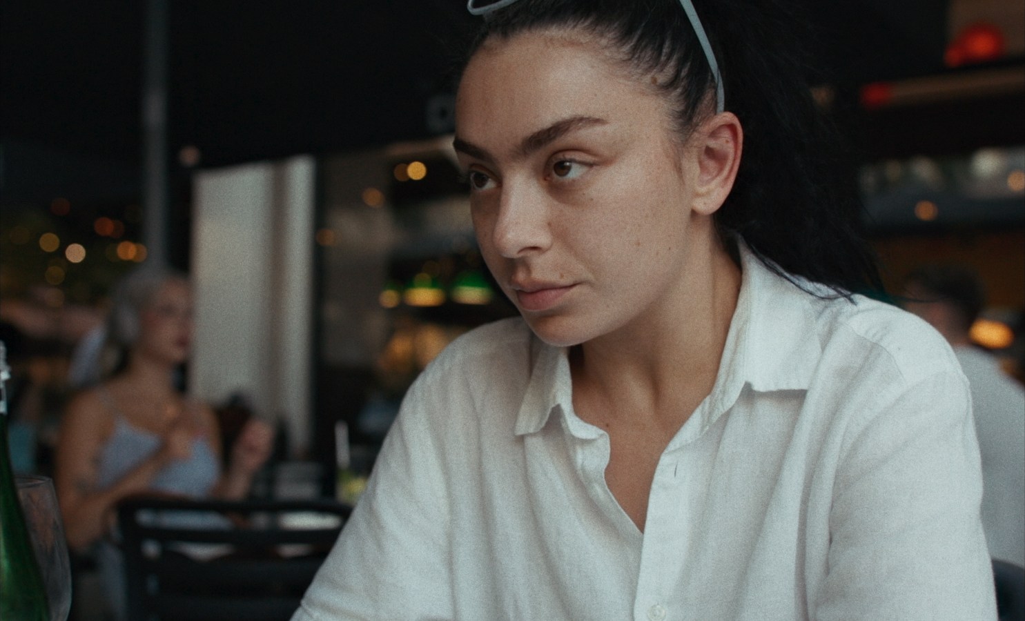 Charli XCX in “Erupcja”