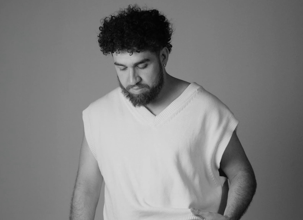 Sam V press shot