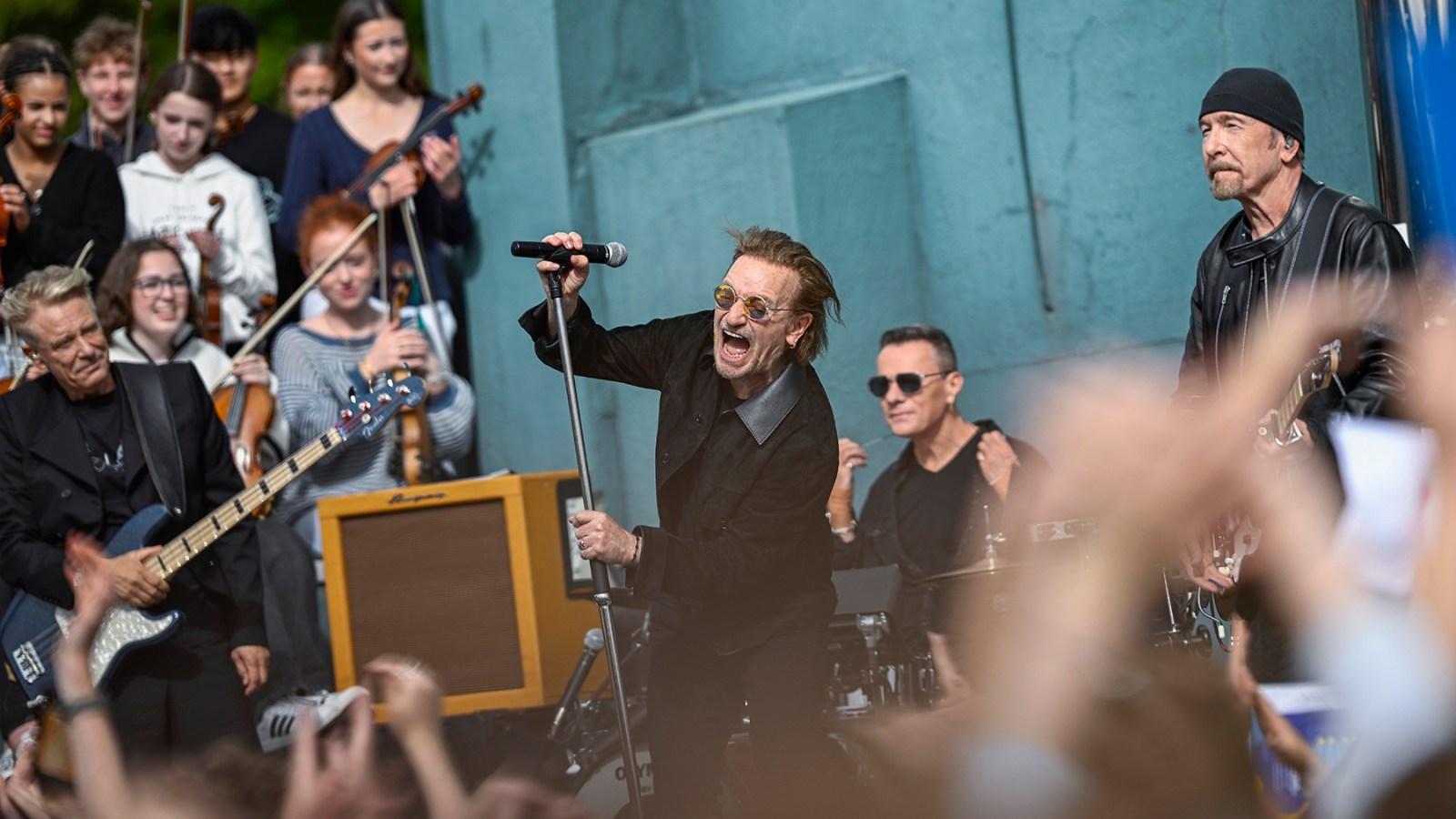 U2
