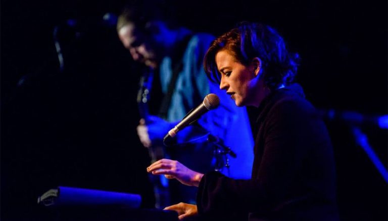 Megan Washington performing at Sydney venue The Basement (photo by Ashley Mar)