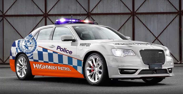 Image of the Chrysler 300 SRT set to be used by NSW police