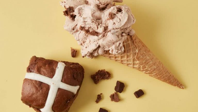 Gelatissimo new Easter flavour - choc cross buns