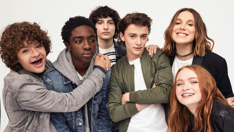 Super talentosos? Elenco de Stranger Things vira boyband