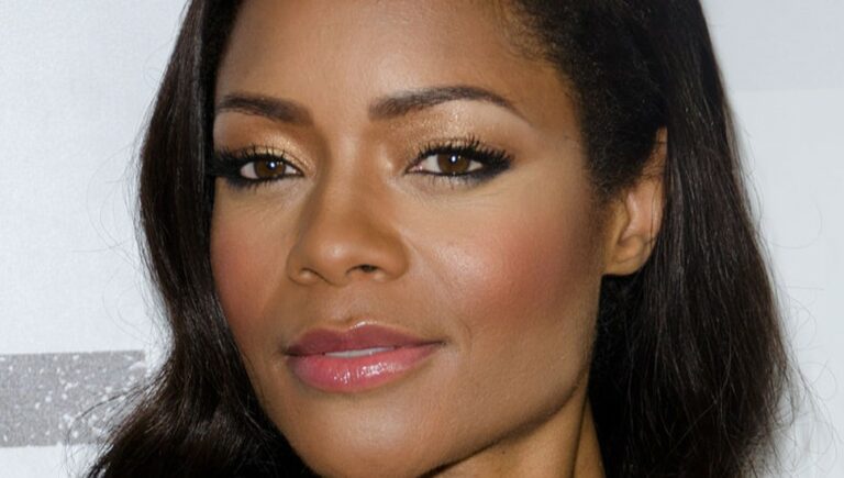 Naomie Harris groped