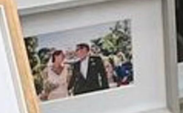 Fans assumed the blurred background image was a wedding photo of Andy Lee and Bec