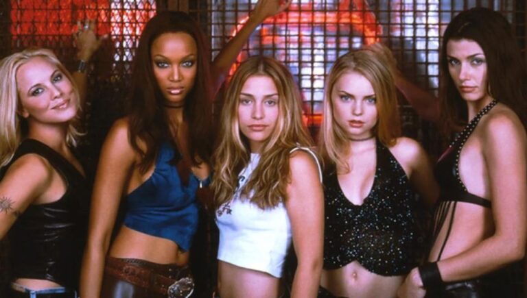 A Coyote Ugly actress was body shamed on set