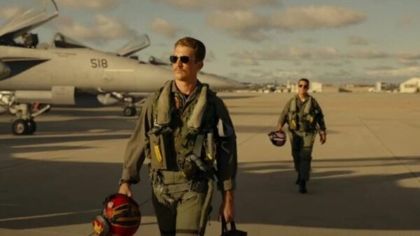 Tom Cruise and Miles Teller in 'Top Gun: Maverick'