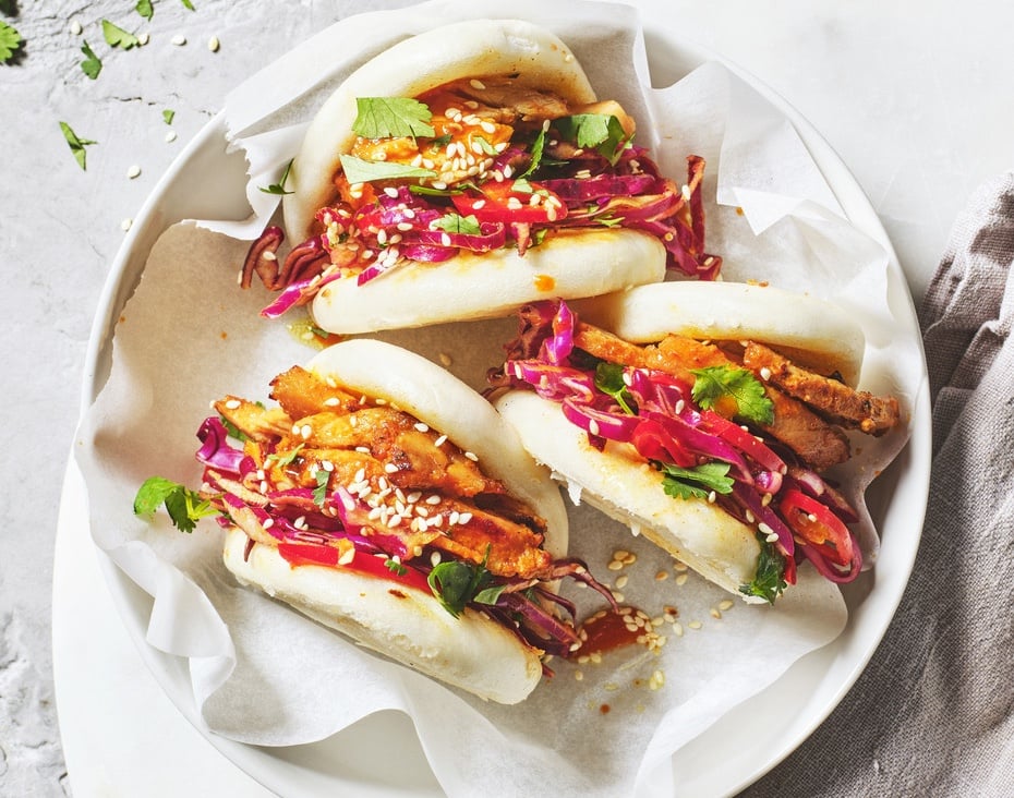 England footballer Leah Williamson plays piano with orchestra in new