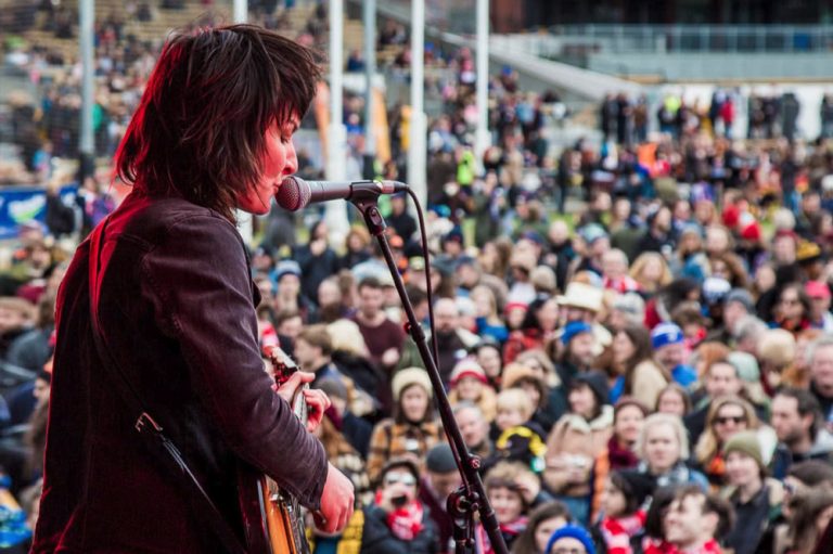Jen Cloher playing to a crowd