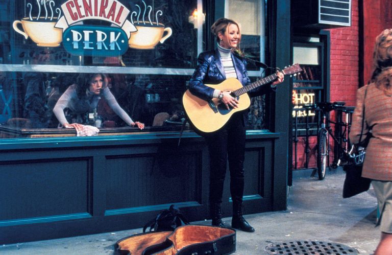 Phoebe from Friends busking outside Central Perk
