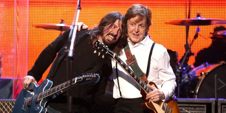 Dave Grohl and Paul mcCartney onstage