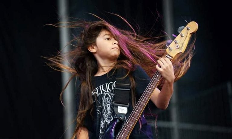 Tye Trujillo plays bass live with Korn