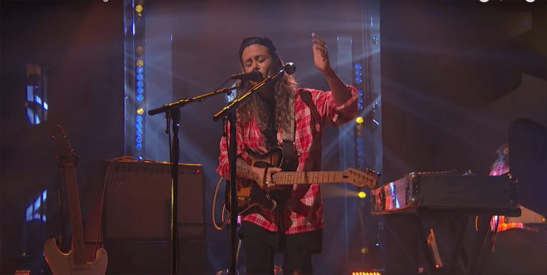 Tash Sultana performing live on Late Night With Seth Meyers