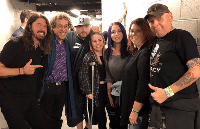 Dave Grohl and Sabryn, an injured Foo Fighters fan.