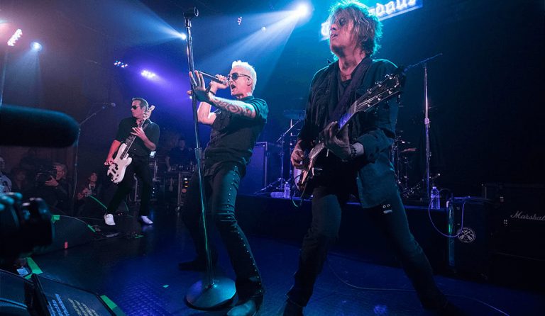 Stone Temple Pilots performing with new frontman Jeff Gutt