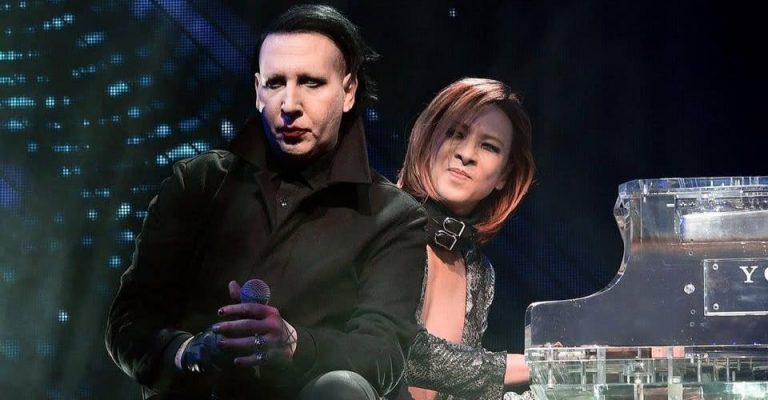 Marilyn Manson performing alongside X Japan's Yoshiki at Coachella